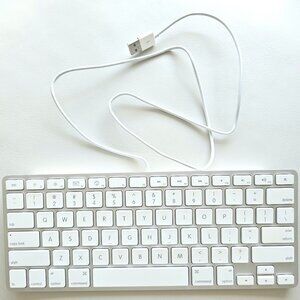 Apple Wired Compact Keyboard A1242 White 2 USB Ports (Very Good Condition)